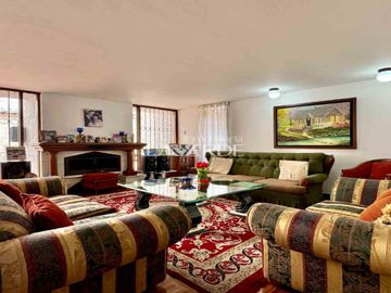 Casa Esquinera con Amplio Terreno en Santa Margarita - Pasadena