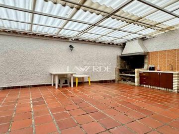 Casa Esquinera con Amplio Terreno en Santa Margarita - Pasadena
