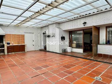 Casa Esquinera con Amplio Terreno en Santa Margarita - Pasadena