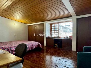 Casa Esquinera con Amplio Terreno en Santa Margarita - Pasadena