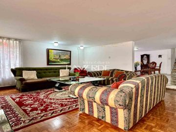 Casa Esquinera con Amplio Terreno en Santa Margarita - Pasadena