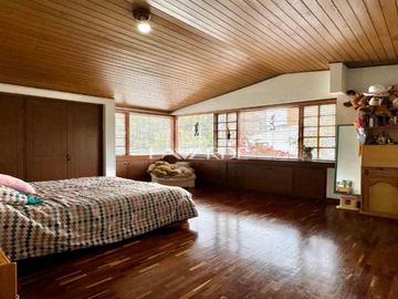 Casa Esquinera con Amplio Terreno en Santa Margarita - Pasadena