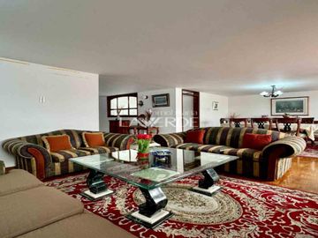Casa Esquinera con Amplio Terreno en Santa Margarita - Pasadena