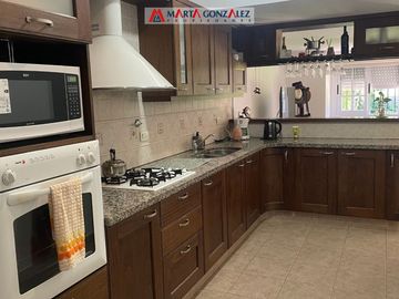 Casa  en Venta Villa Sarmiento / Moron (A120 3730)