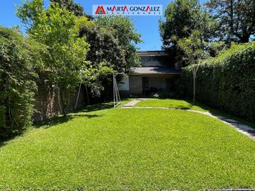 Casa  en Venta Villa Sarmiento / Moron (A120 3730)