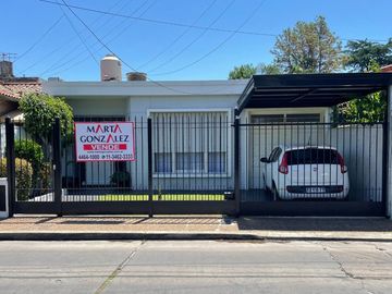 Casa  en Venta Villa Sarmiento / Moron (A120 3730)