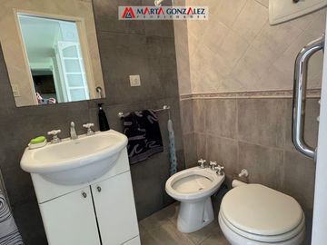 Casa  en Venta Villa Sarmiento / Moron (A120 3730)