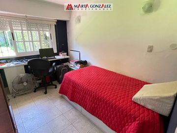 Casa  en Venta Villa Sarmiento / Moron (A120 3730)