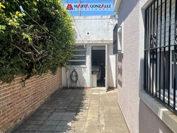 Casa  en Venta Villa Sarmiento / Moron (A120 3730)