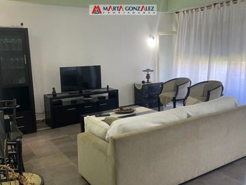Casa  en Venta Villa Sarmiento / Moron (A120 3730)