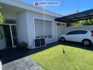 Casa  en Venta Villa Sarmiento / Moron (A120 3730)