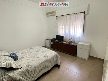 Casa  en Venta Villa Sarmiento / Moron (A120 3730)