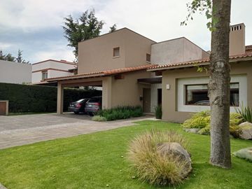 Casa en venta en Club de Golf  Los Encinos