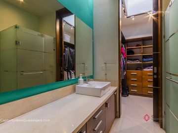 Casa de lujo en venta en el Fraccionamiento Alcazar.