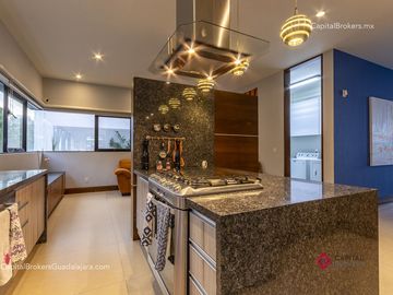Casa de lujo en venta en el Fraccionamiento Alcazar.