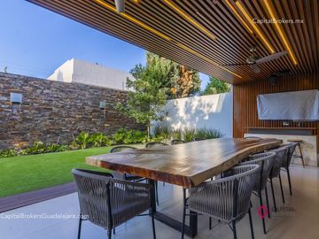 Casa de lujo en venta en el Fraccionamiento Alcazar.