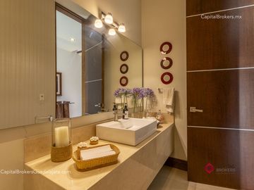 Casa de lujo en venta en el Fraccionamiento Alcazar.