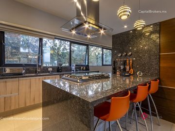 Casa de lujo en venta en el Fraccionamiento Alcazar.