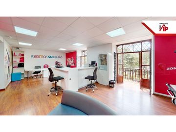 HERMOSA CASA COLONIAL EN VENTA CON SALONES Y LOCALES  SAN BLAS