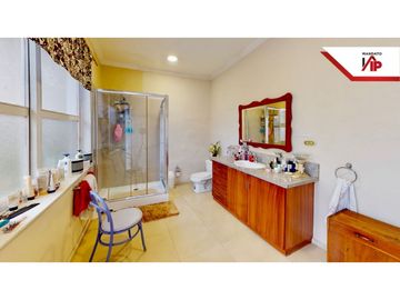 HERMOSA CASA COLONIAL EN VENTA CON SALONES Y LOCALES  SAN BLAS