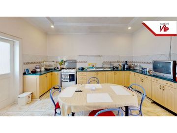 HERMOSA CASA COLONIAL EN VENTA CON SALONES Y LOCALES  SAN BLAS
