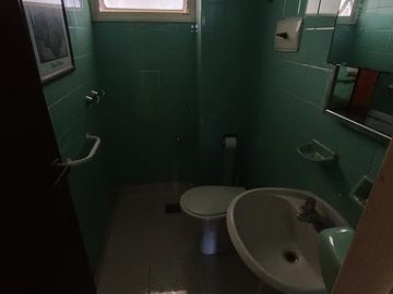 Piso de 5 ambientes con balcón terraza