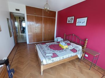 Piso de 5 ambientes con balcón terraza