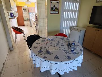 Piso de 5 ambientes con balcón terraza