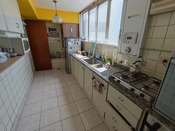 Piso de 5 ambientes con balcón terraza