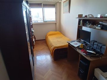 Piso de 5 ambientes con balcón terraza