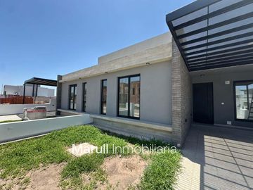 Dúplex  SAN IGNACIO VILLAGE  |   Dos dormitorios, planta baja, a estrenar