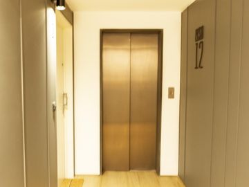 Departamento dúplex de 3 amb con terraza y parrilla propia con dos cocheras en Caballito