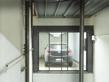 Departamento dúplex de 3 amb con terraza y parrilla propia con dos cocheras en Caballito