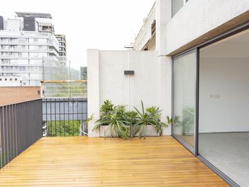 Departamento dúplex de 3 amb con terraza y parrilla propia con dos cocheras en Caballito