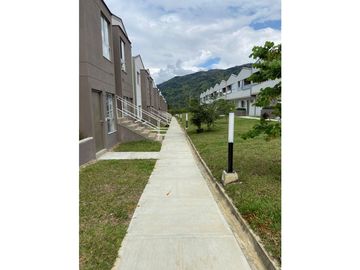 VENTA DE CASA EN GIRARDOTA EN UNIDAD CERRADA