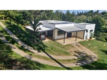 Venta de Casa Finca con propiedades para arrendar, Rionegro