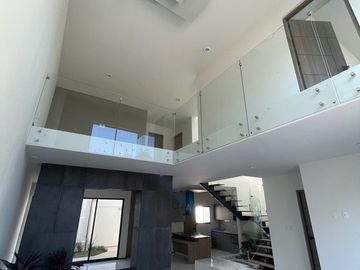 *Casa en VENTA, dentro del Fracc. Jabalí, Altozano en Morelia