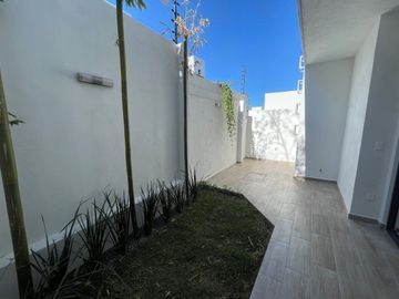 *Casa en VENTA, dentro del Fracc. Jabalí, Altozano en Morelia