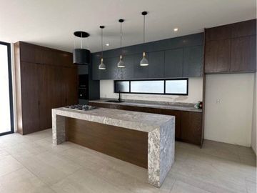 Casa en VENTA Fracc. Lobos, Altozano, Morelia