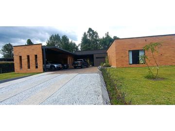 VENTA DE EXCLUSIVA CASA CAMPESTRE EN UNIDAD CERRADA RESERVA SILVESTRE