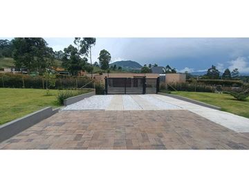 VENTA DE EXCLUSIVA CASA CAMPESTRE EN UNIDAD CERRADA RESERVA SILVESTRE