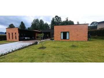 VENTA DE EXCLUSIVA CASA CAMPESTRE EN UNIDAD CERRADA RESERVA SILVESTRE