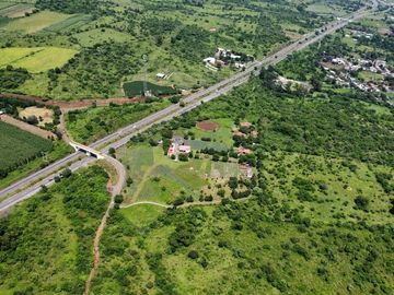 Propiedad en VENTA sobre Carretera Morelia-Pátzcuaro, Municipio de Tiripetío