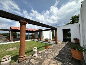 Propiedad en VENTA sobre Carretera Morelia-Pátzcuaro, Municipio de Tiripetío