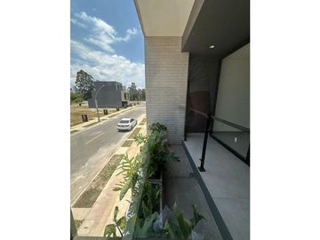 ESTRENA CASA DE 3 NIVELES EN UNIDAD ABIERTA RIONEGRO BARRO BLANCO