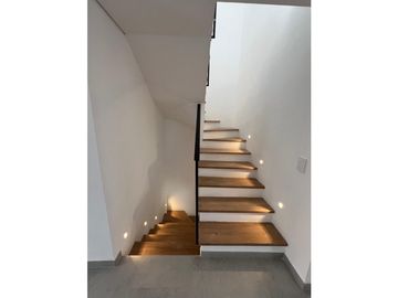 ESTRENA CASA DE 3 NIVELES EN UNIDAD ABIERTA RIONEGRO BARRO BLANCO