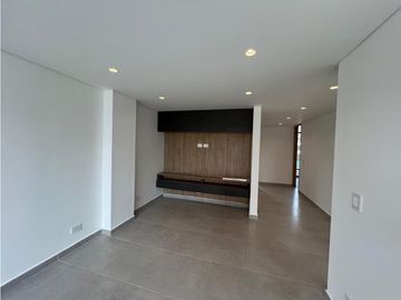 ESTRENA CASA DE 3 NIVELES EN UNIDAD ABIERTA RIONEGRO BARRO BLANCO