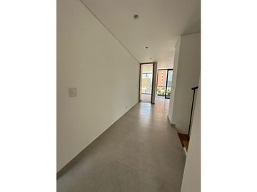 ESTRENA CASA DE 3 NIVELES EN UNIDAD ABIERTA RIONEGRO BARRO BLANCO