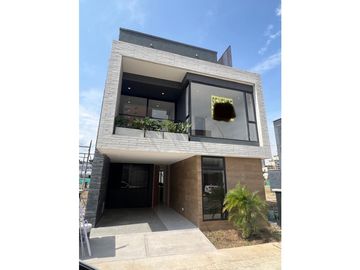 ESTRENA CASA DE 3 NIVELES EN UNIDAD ABIERTA RIONEGRO BARRO BLANCO