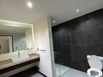Casa en VENTA para inversión en  Club de Golf Altozano, Morelia